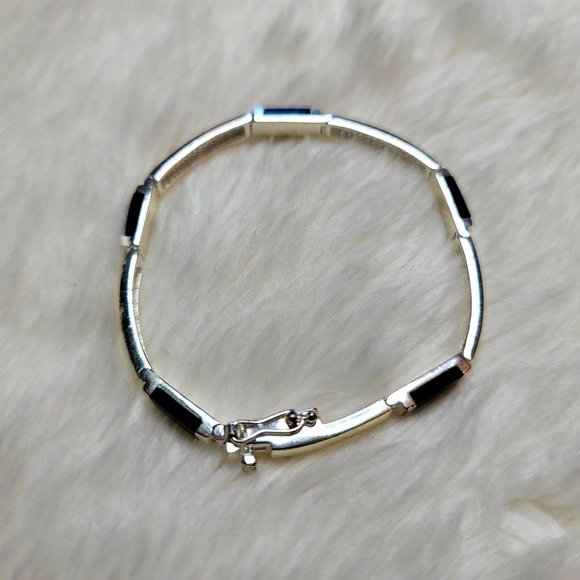 Bracelet with black accent - Picture 3 of 7